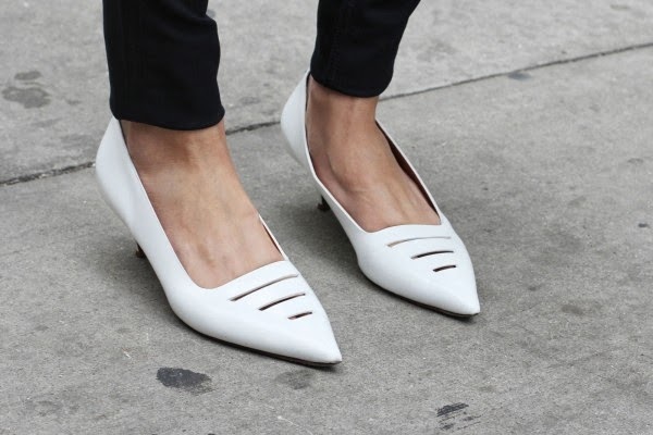 beyaz topuklu ayakkabı